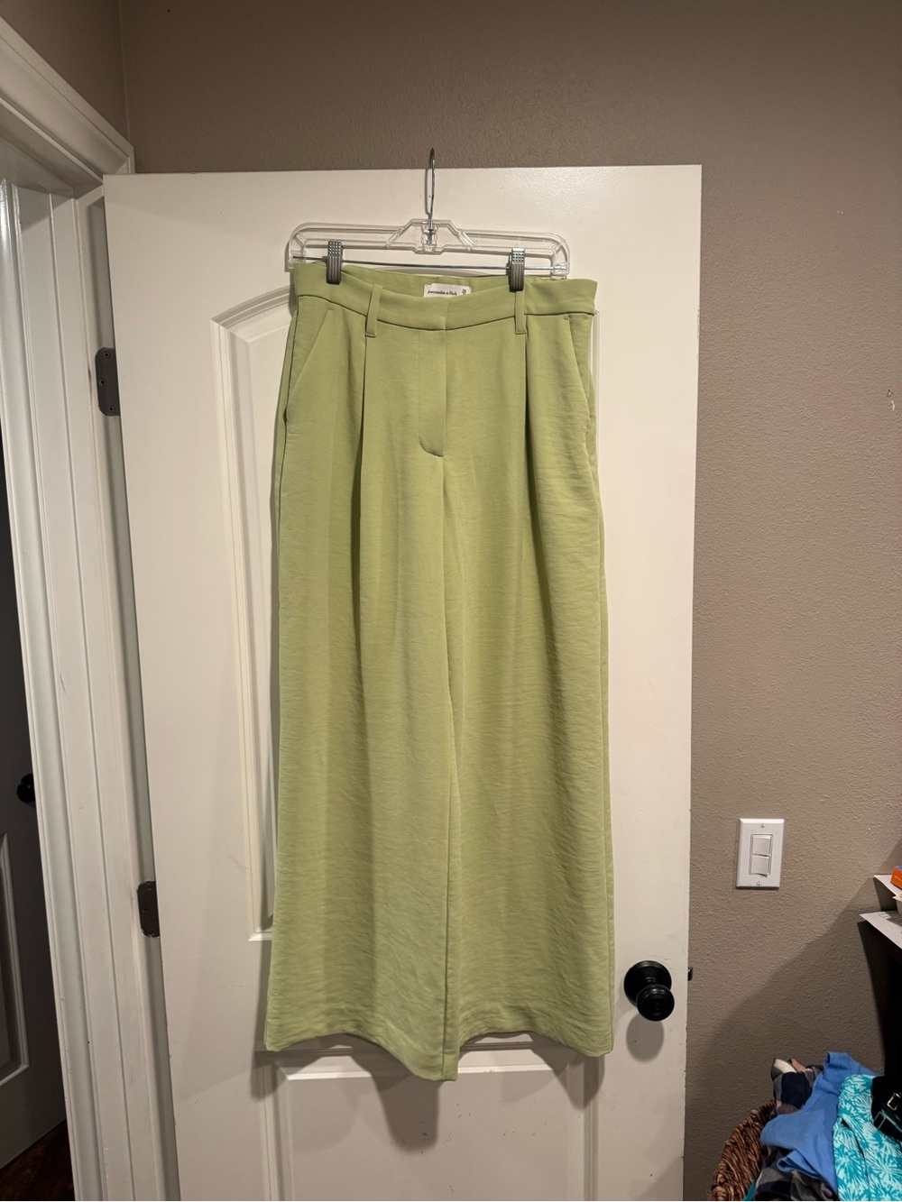 NWT Abercrombie & Fitch Wide Leg Tailored Pants Sage Green Size 29 US 8